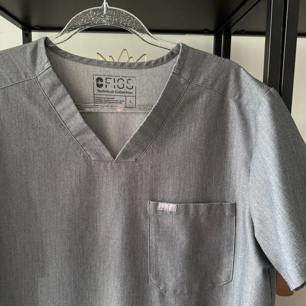 Figs Men’s Chisec Graphite Grey Three-Pocket V-Neck Short Sleeve Scrub Top Large - Picture 2 of 8